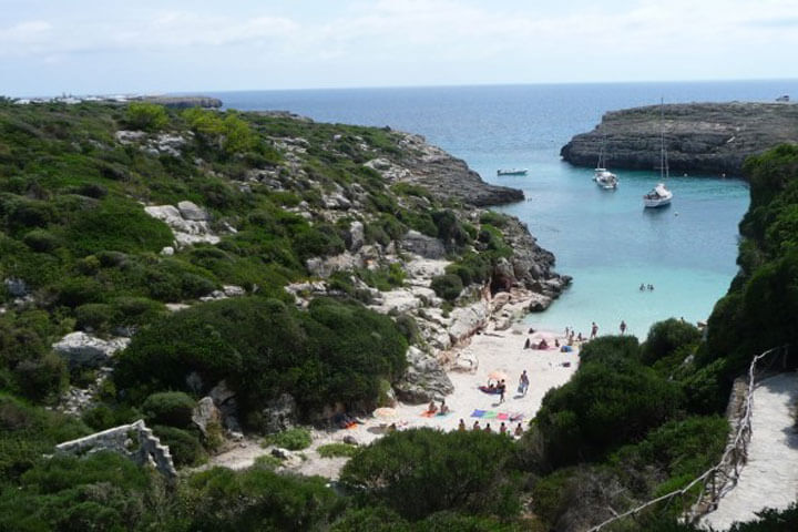 angeltourenmenorca.de Bootstouren auf Cala Binidali Menorca